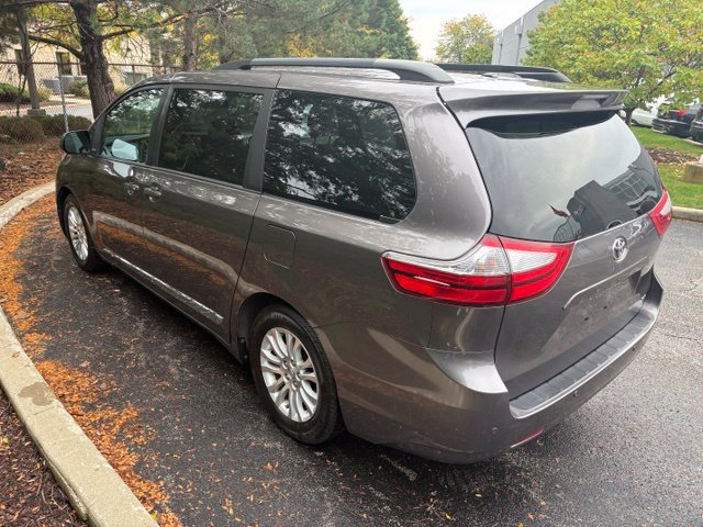 Used 2015 Toyota Sienna XLE Premium FWD image 7