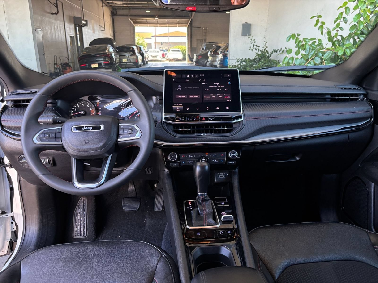 Used 2025 Jeep Compass Trailhawk AWD/4WD image 32