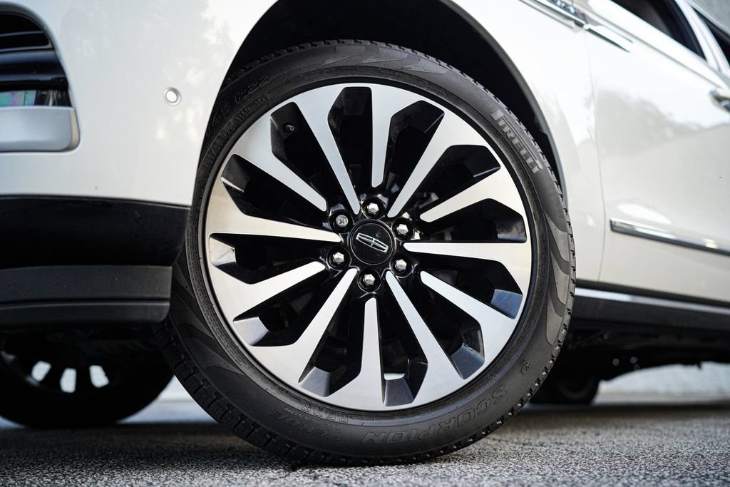 Used 2023 Lincoln Navigator L Reserve AWD/4WD image 18