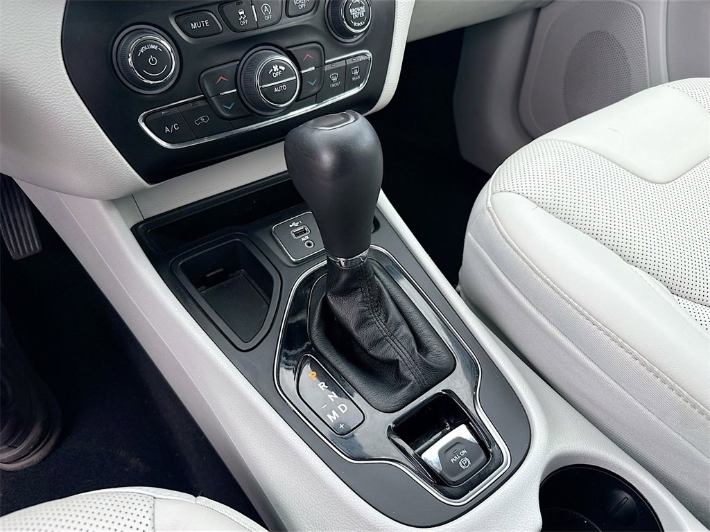 Used 2020 Jeep Cherokee Limited image 18