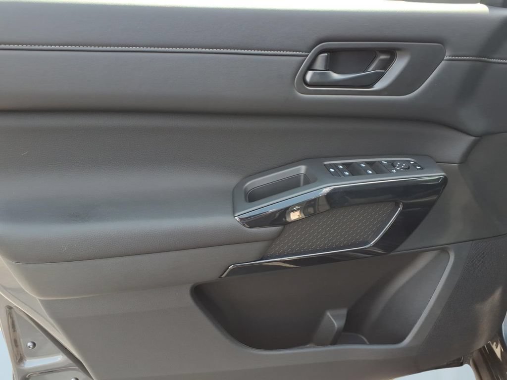 New 2026 Nissan Pathfinder SV w/ Cargo Package FWD image 13