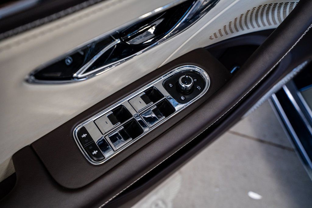 Used 2020 Bentley Flying Spur W12 image 32