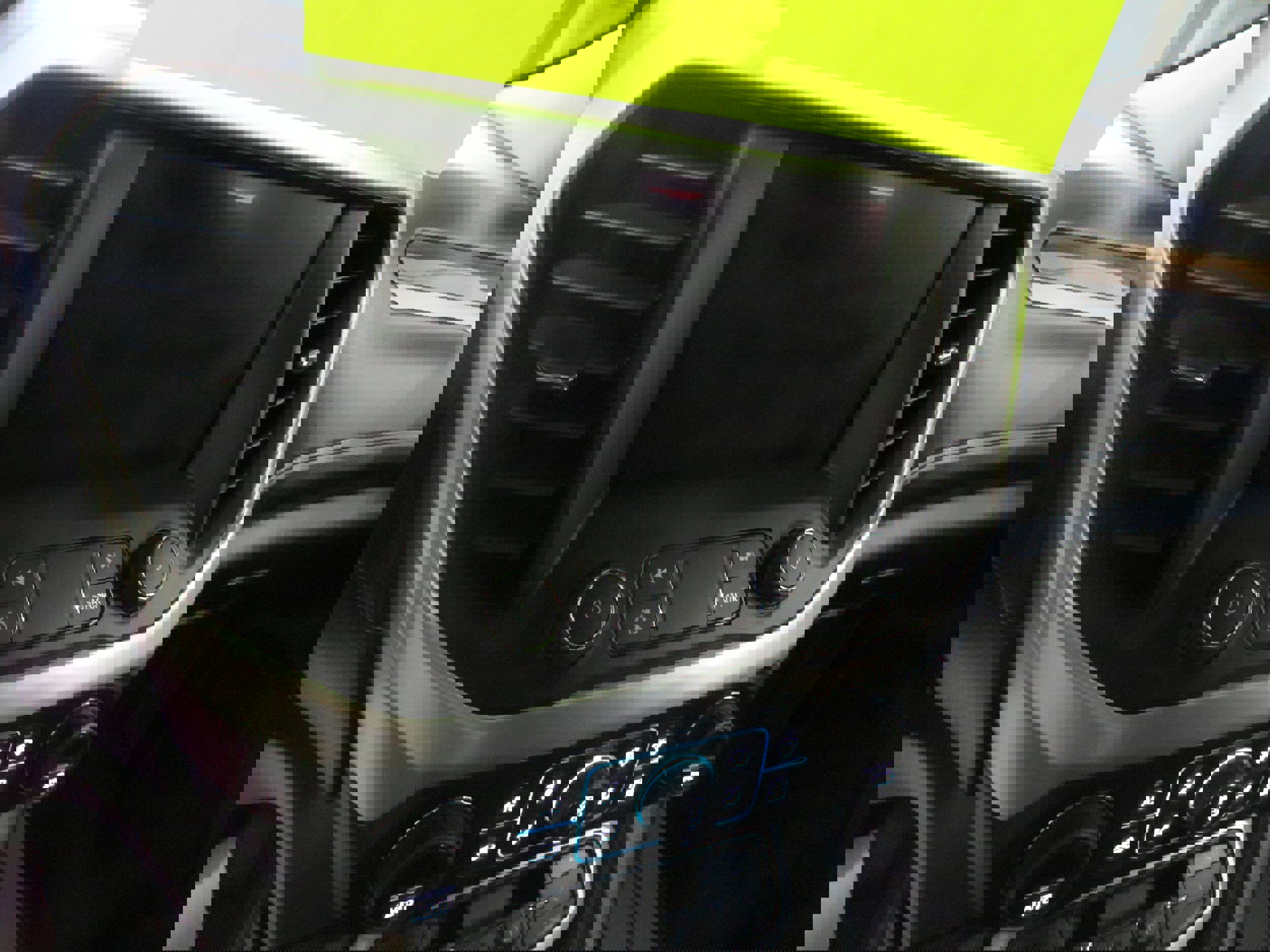 Used 2023 GMC Acadia SLE w/ Driver Convenience Package image 15