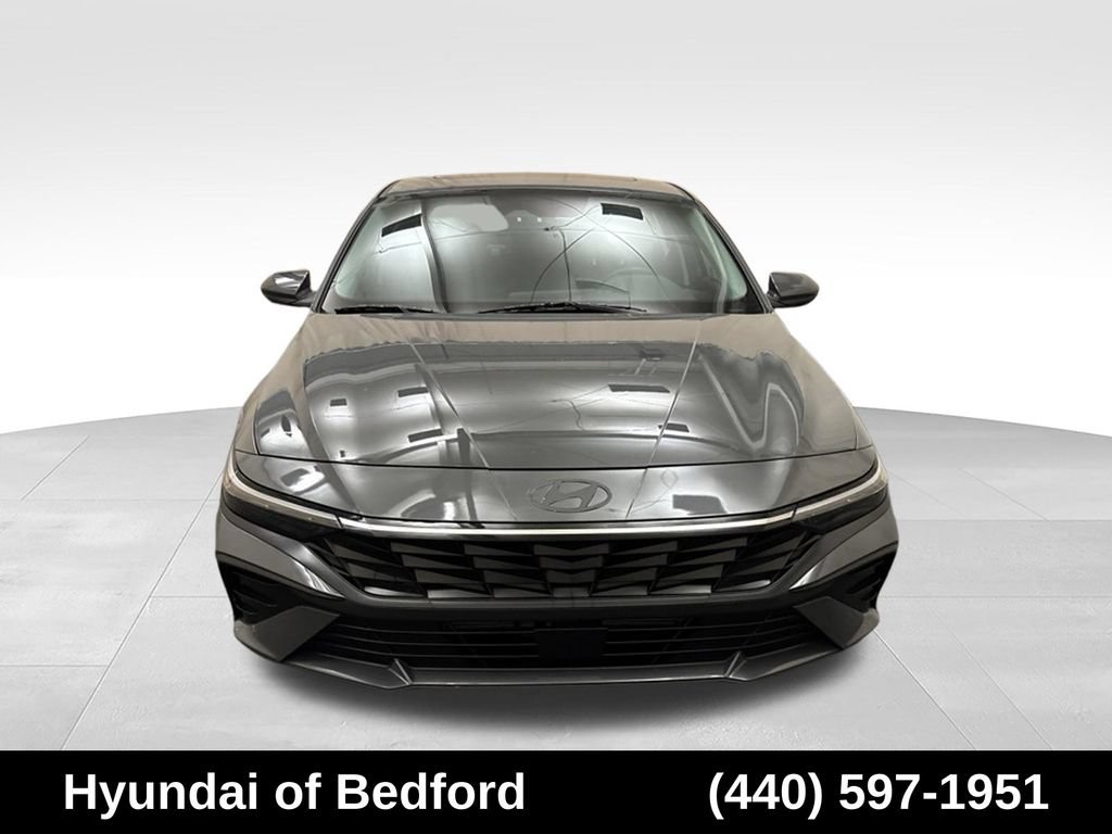 Used 2024 Hyundai Elantra SEL w/ Convenience Package FWD image 2