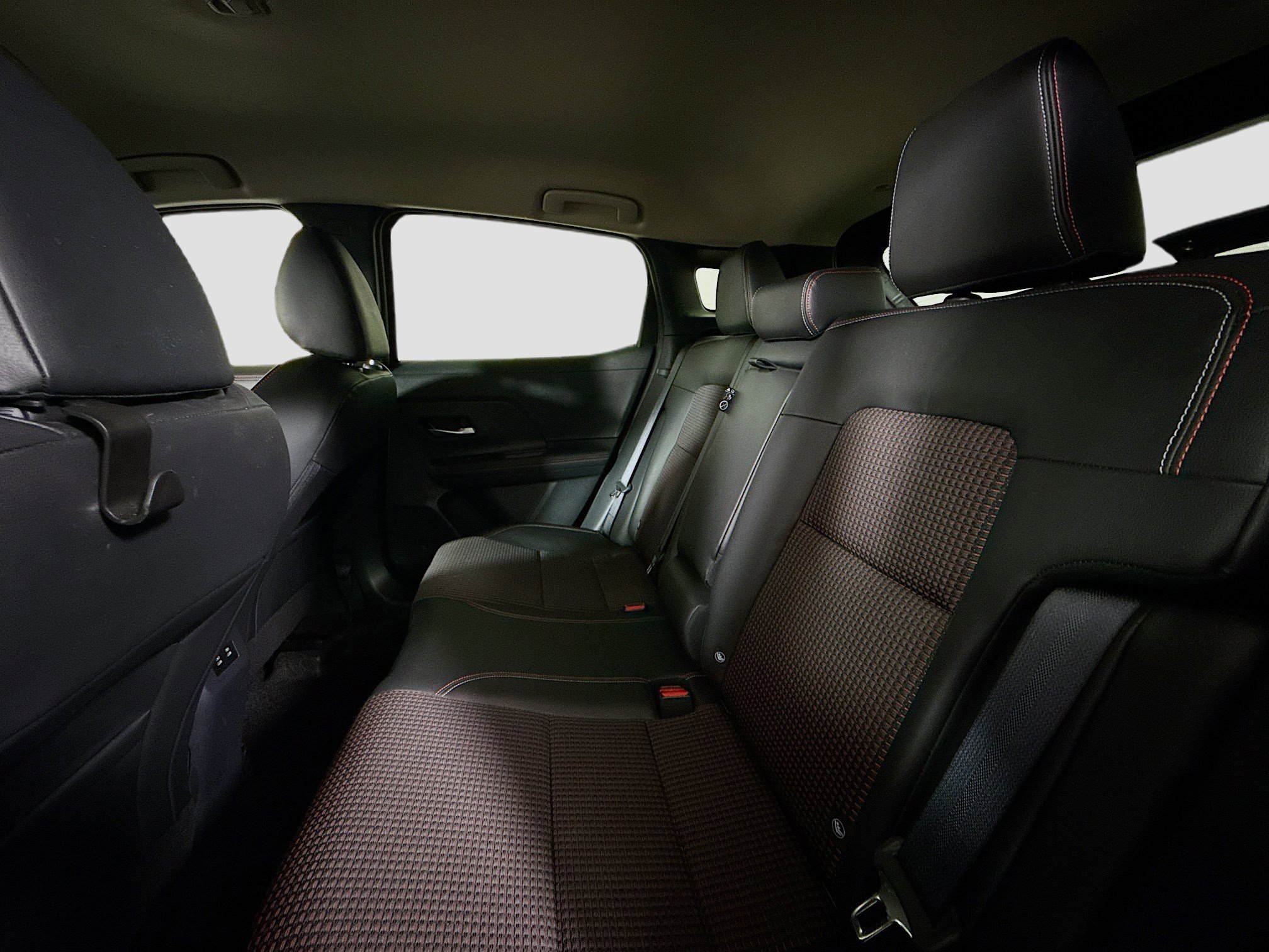 Used 2025 Nissan Kicks SR image 25