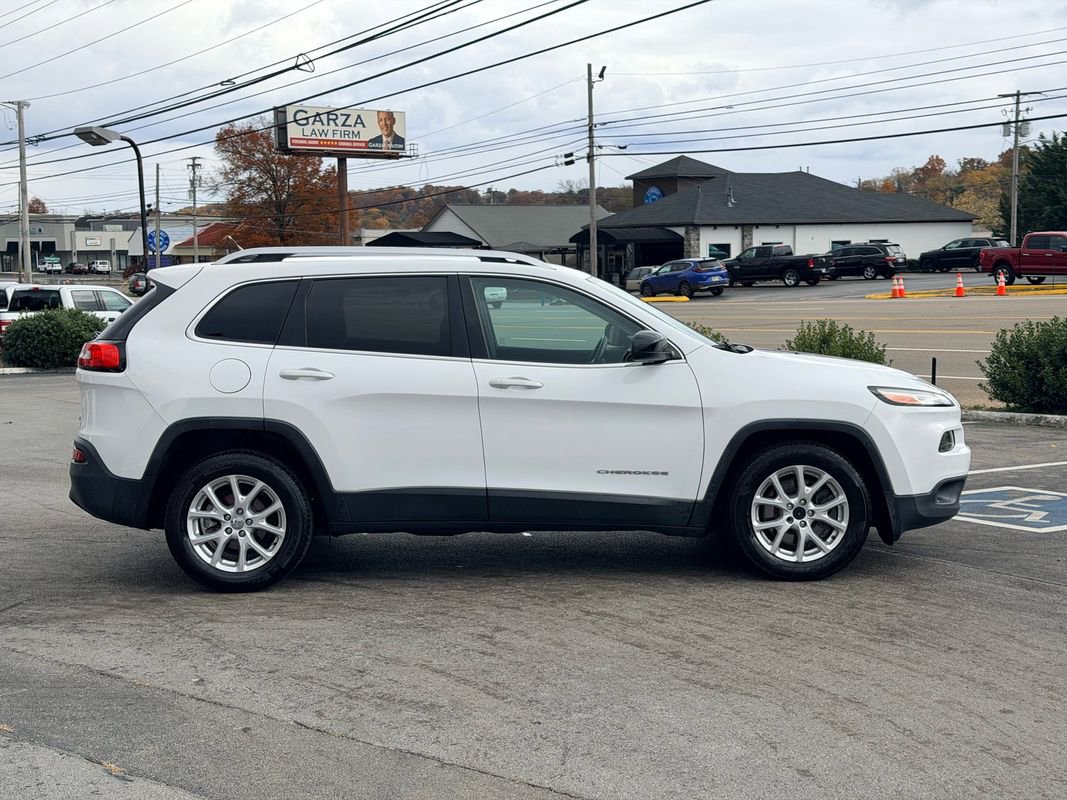 Used 2017 Jeep Cherokee Latitude image 7