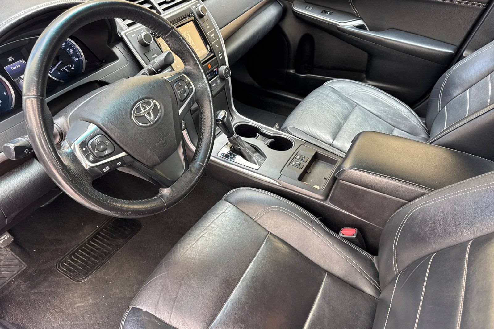 Used 2017 Toyota Camry XLE FWD image 10