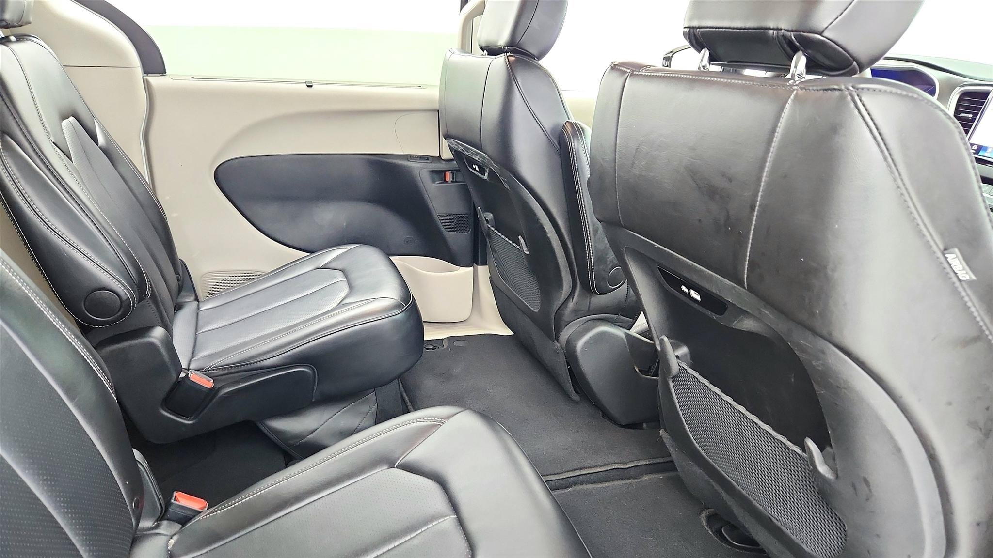Used 2024 Chrysler Pacifica Touring-L FWD image 20