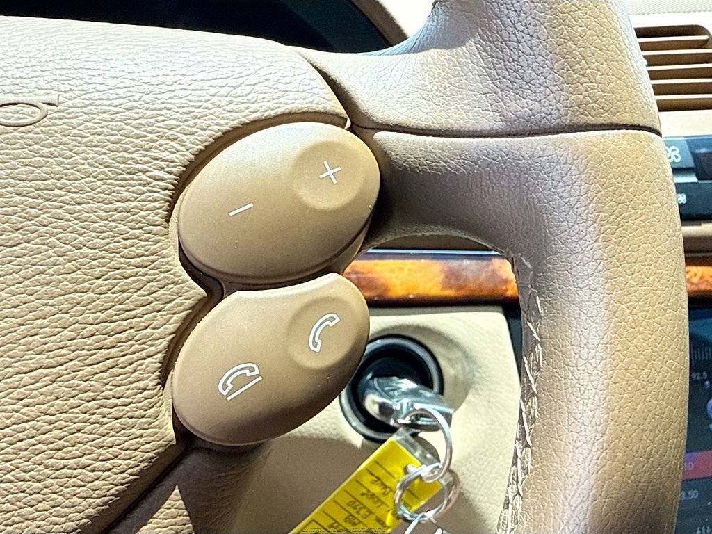 Used 2009 Mercedes-Benz E 350 Sedan image 35