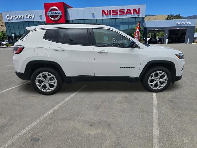 Used 2024 Jeep Compass Latitude image 7