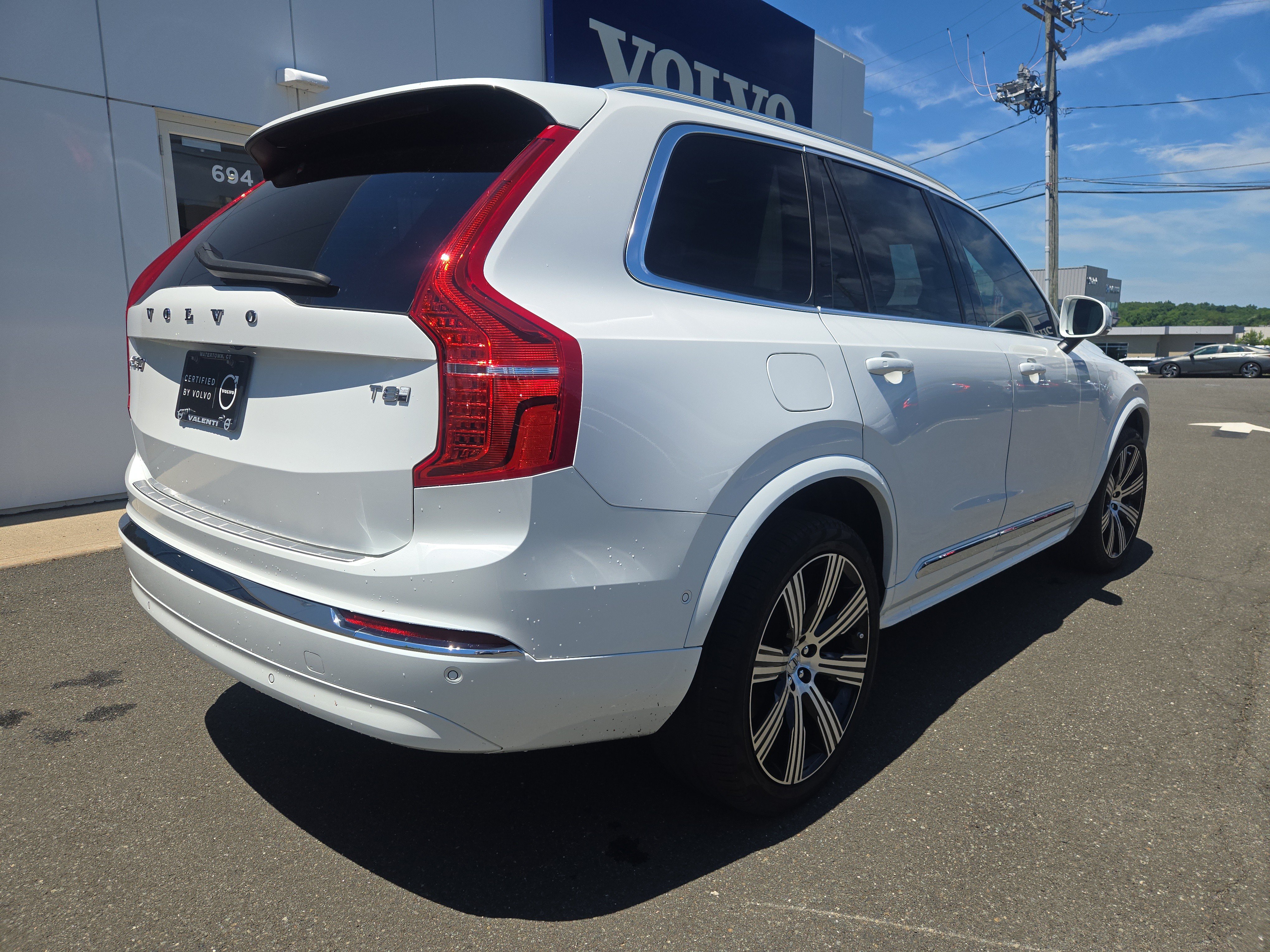 Certified 2025 Volvo XC90 T8 Ultra w/ Protection Package Premier AWD/4WD image 4