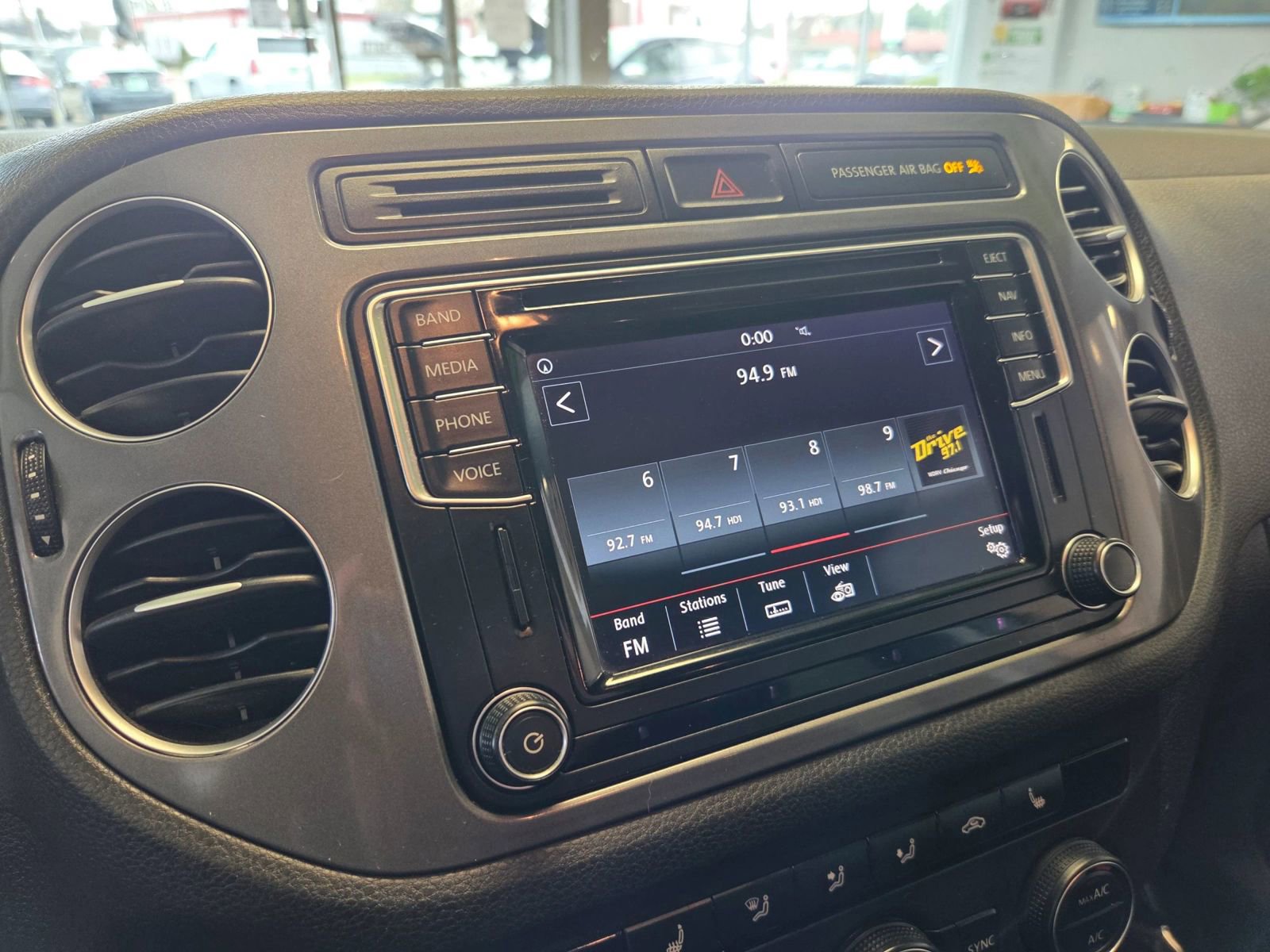 Used 2016 Volkswagen Tiguan SEL image 27