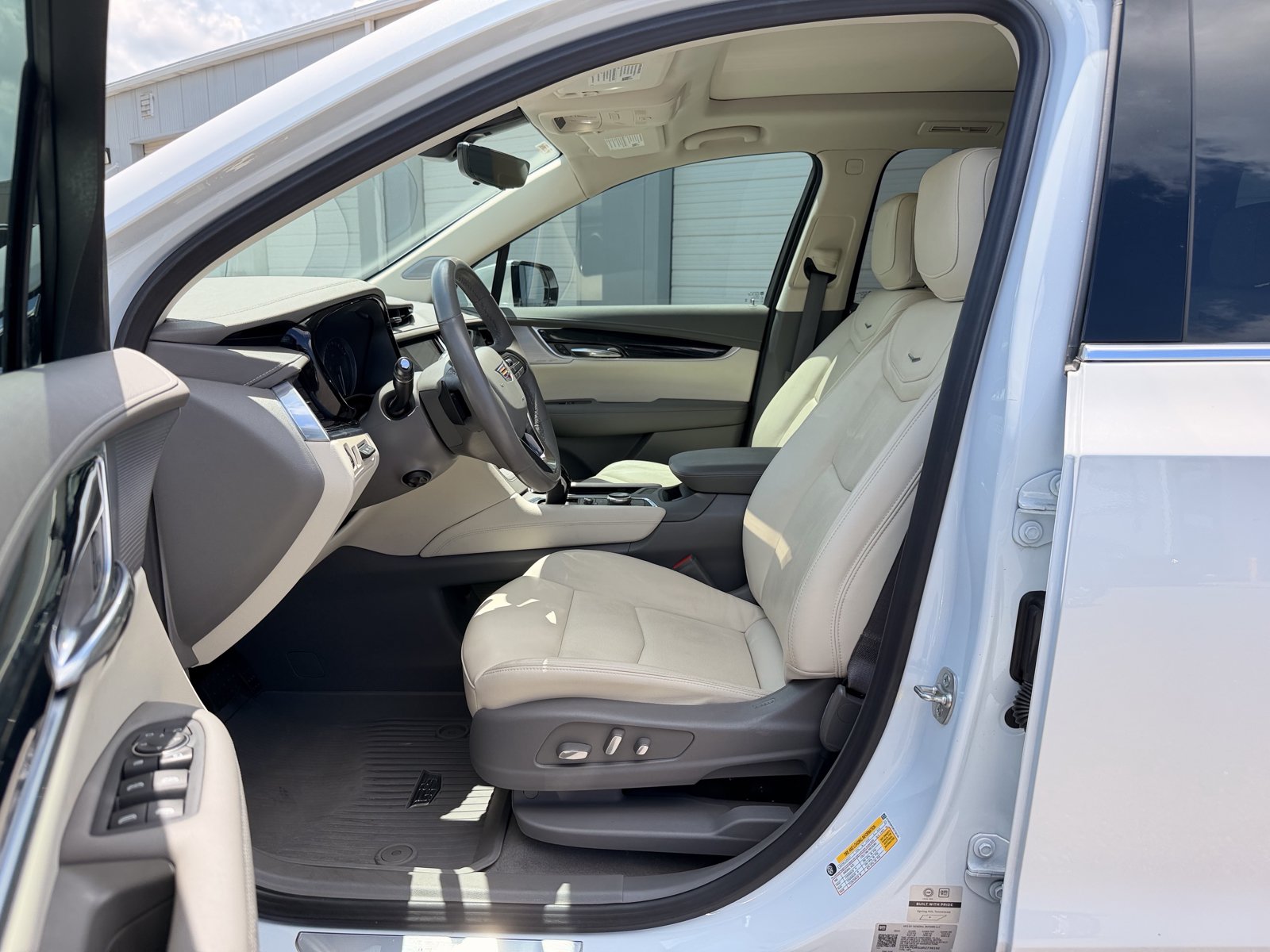 Used 2024 Cadillac XT6 Premium Luxury w/ Technology Package AWD/4WD image 14