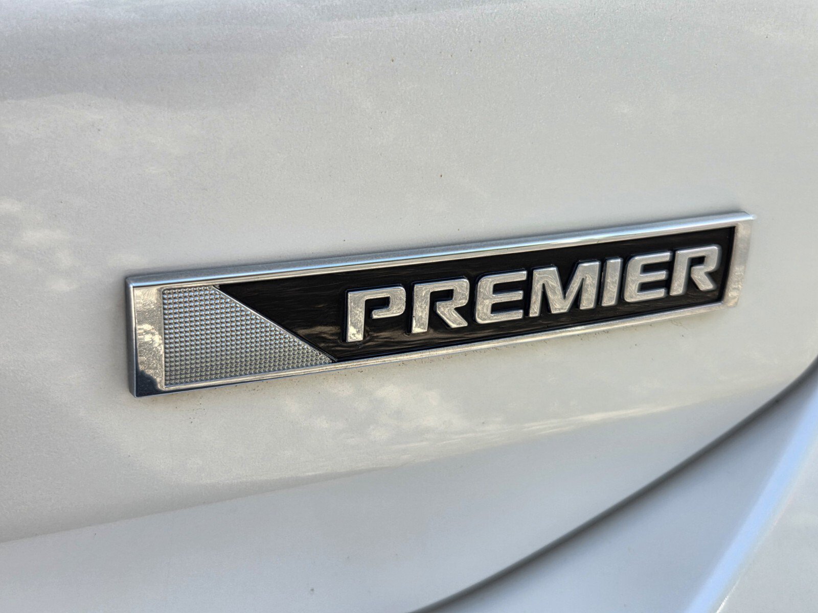 Certified 2018 Chevrolet Equinox Premier FWD image 15
