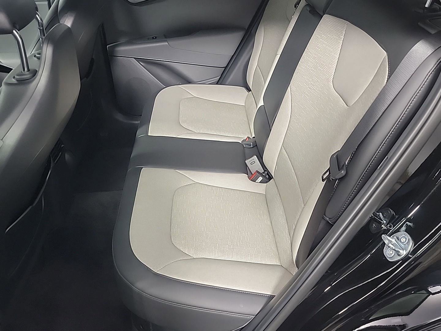 Used 2025 Kia Niro SX image 17