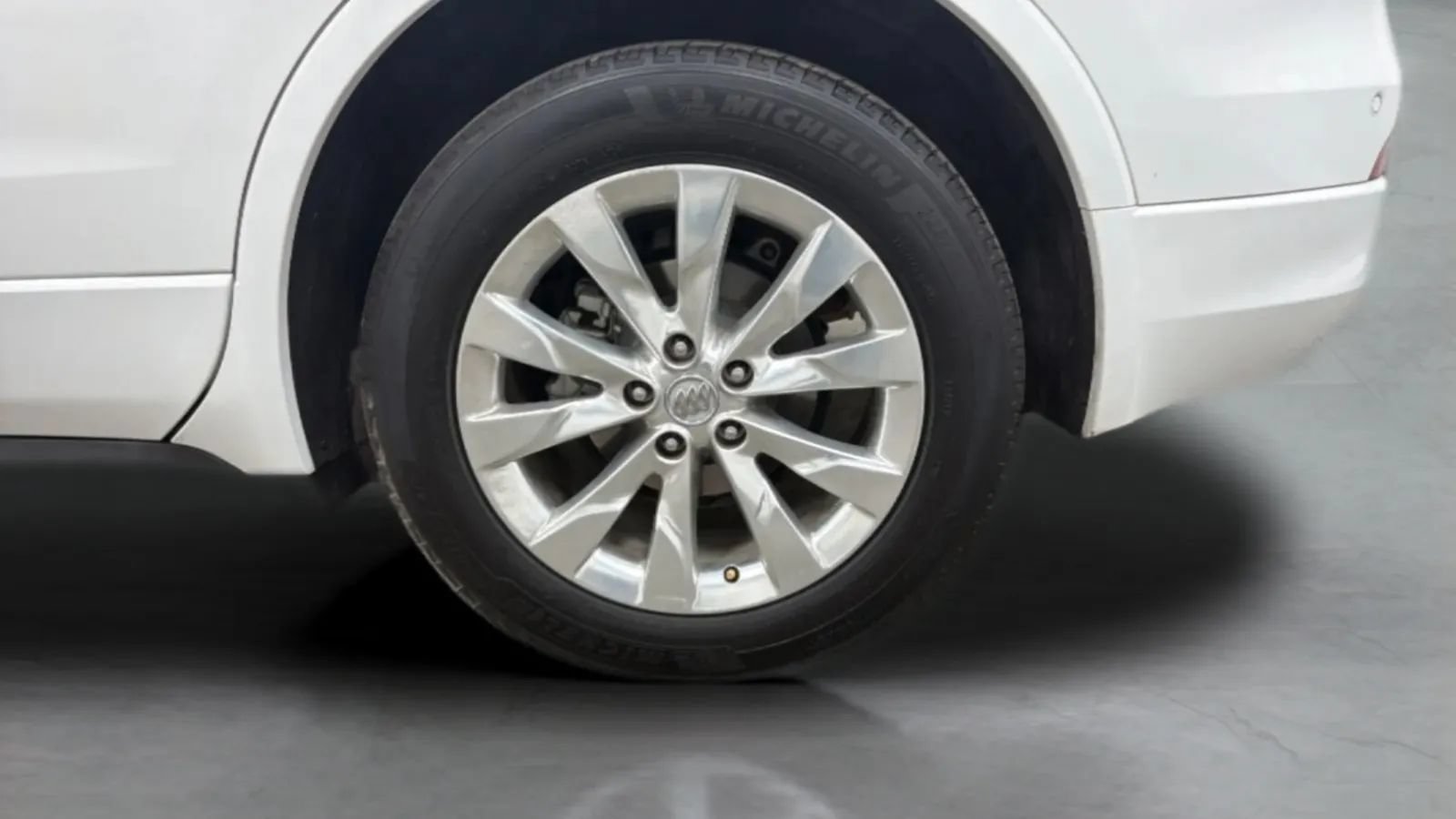 Used 2017 Buick Envision Essence FWD image 27