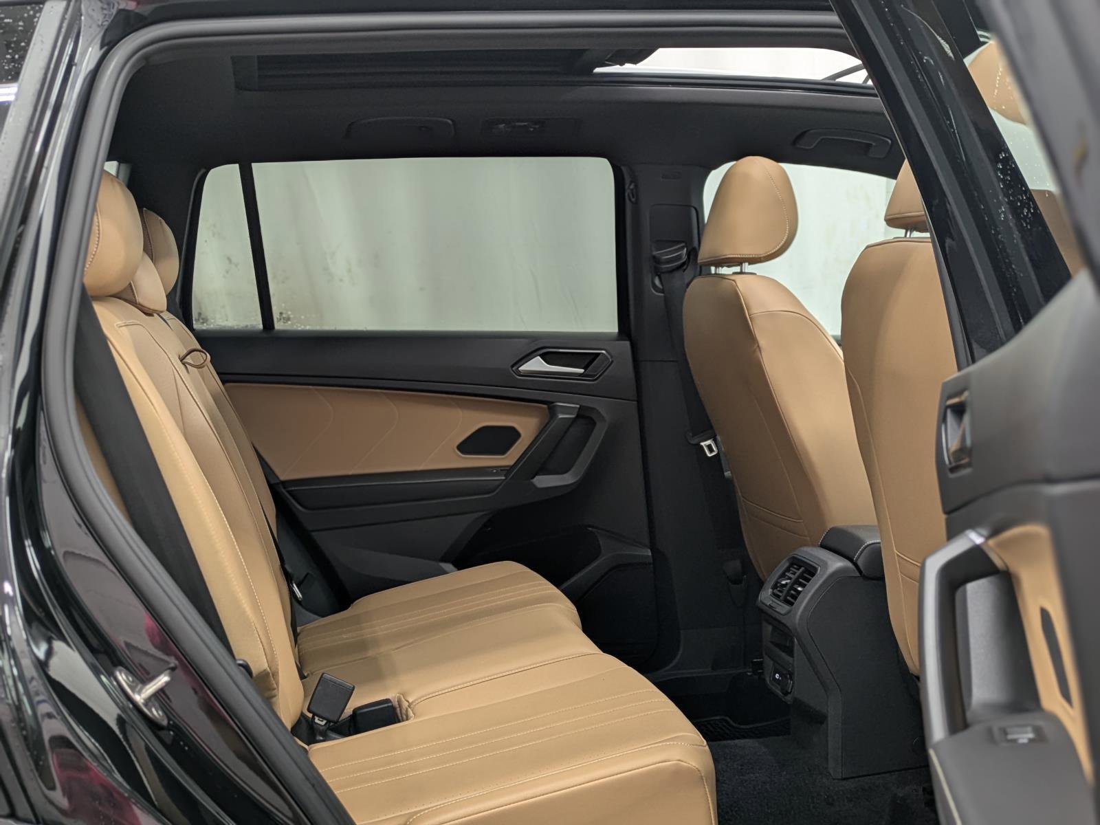 Used 2022 Volkswagen Tiguan SE image 24