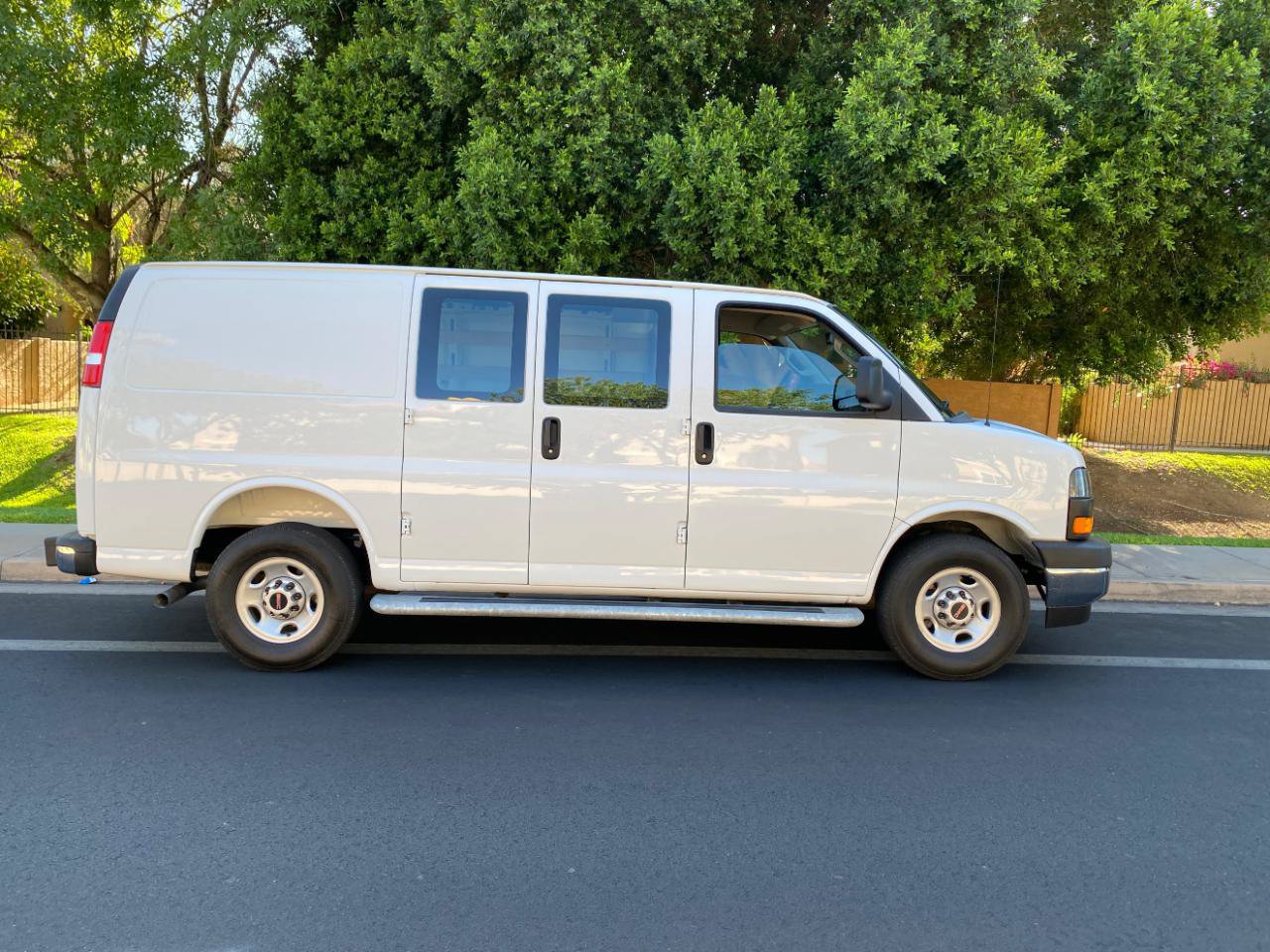 Used 2025 GMC Savana 2500 w/ Driver Convenience Package RWD image 4