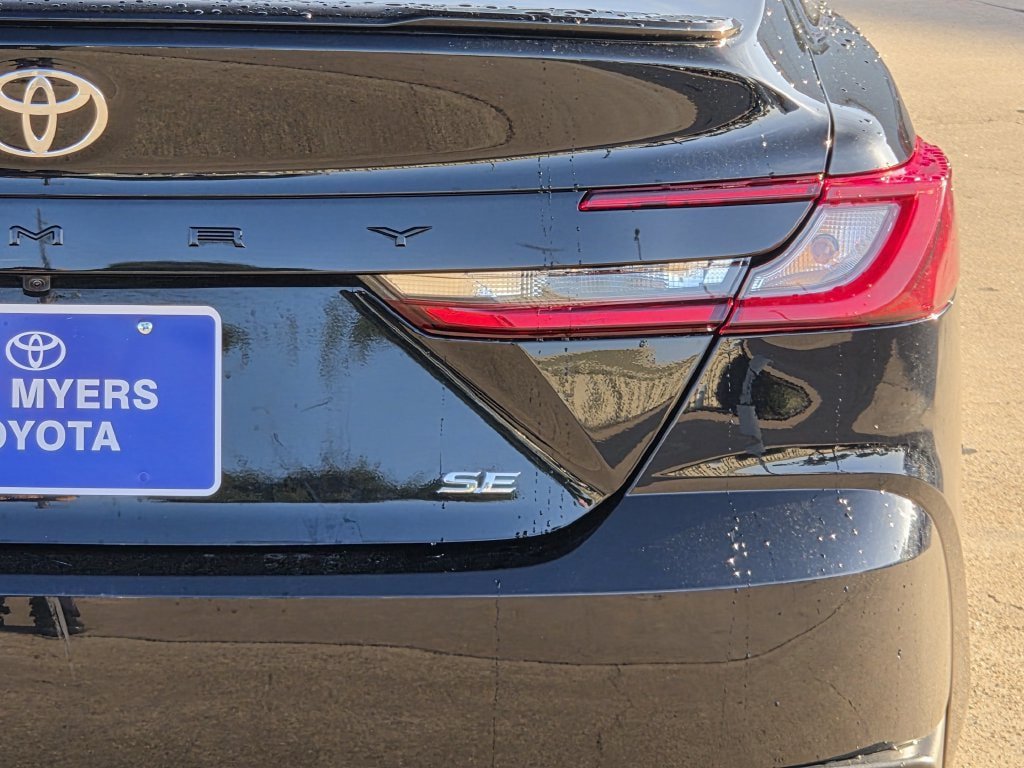 Used 2026 Toyota Camry SE FWD image 9
