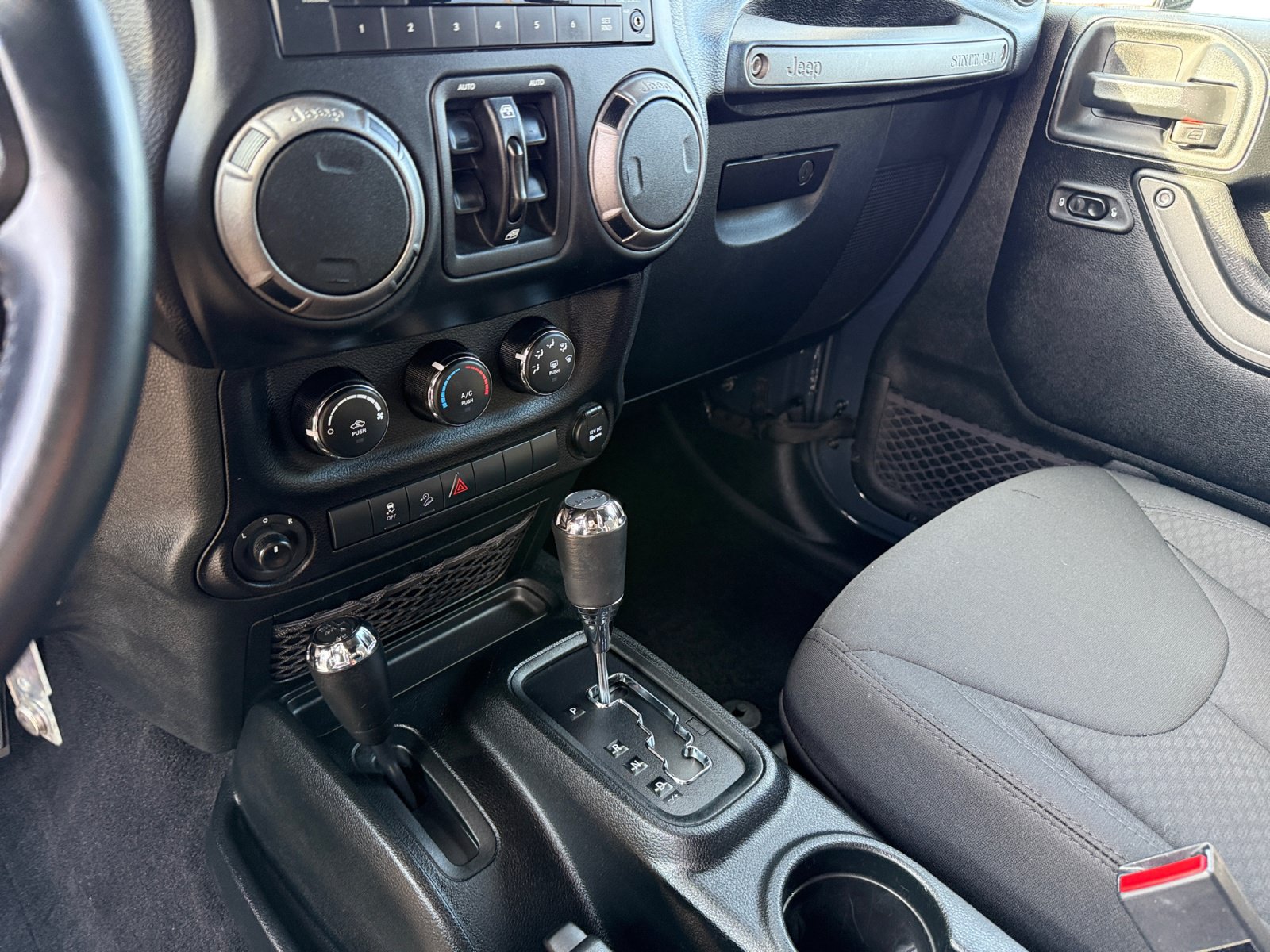 Used 2018 Jeep Wrangler Unlimited Sport S AWD/4WD image 13