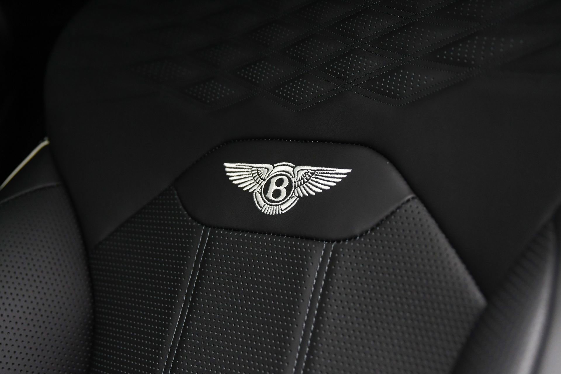 Used 2023 Bentley Bentayga Extended Wheelbase image 57
