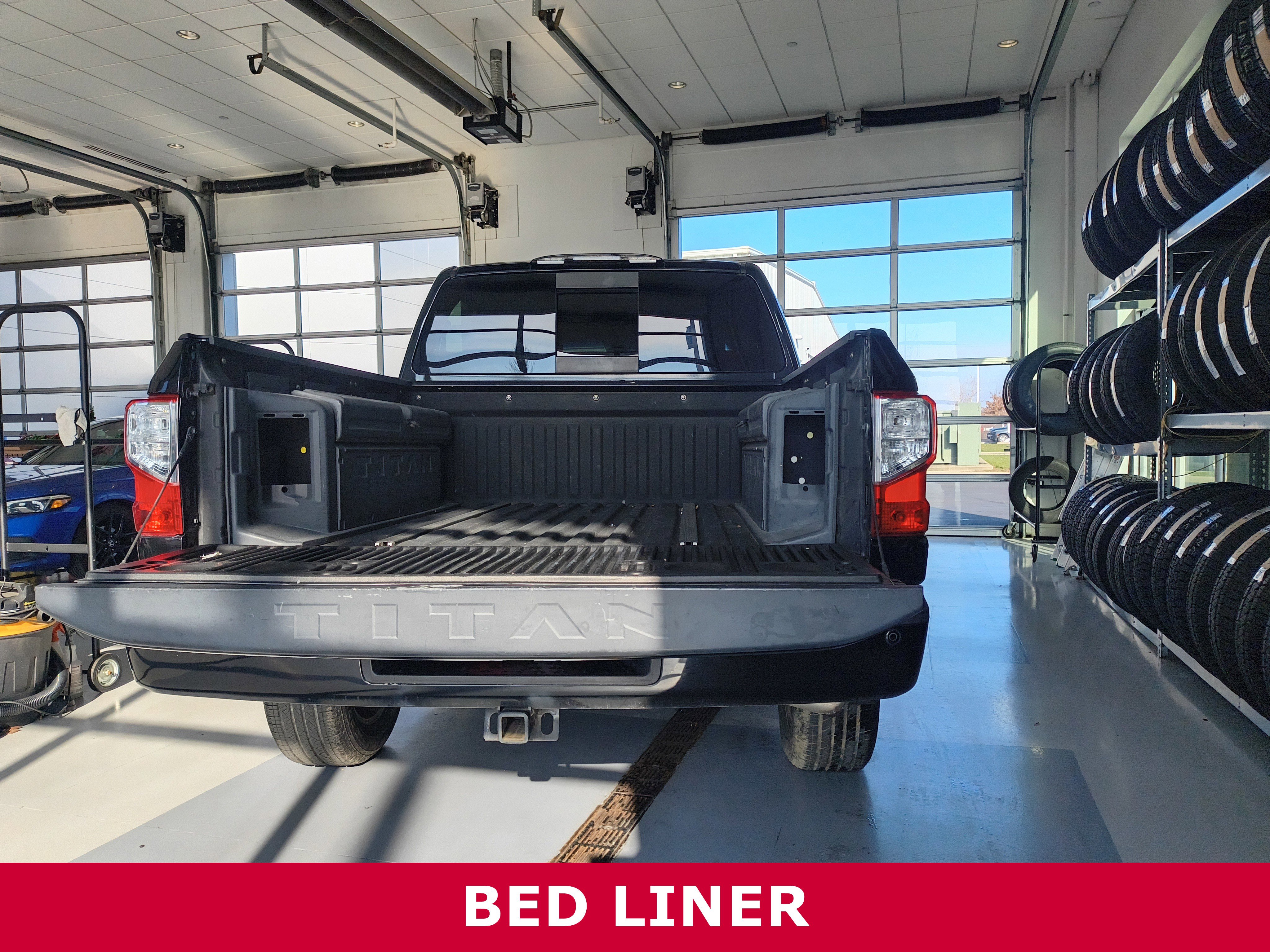 Used 2017 Nissan Titan SL image 7