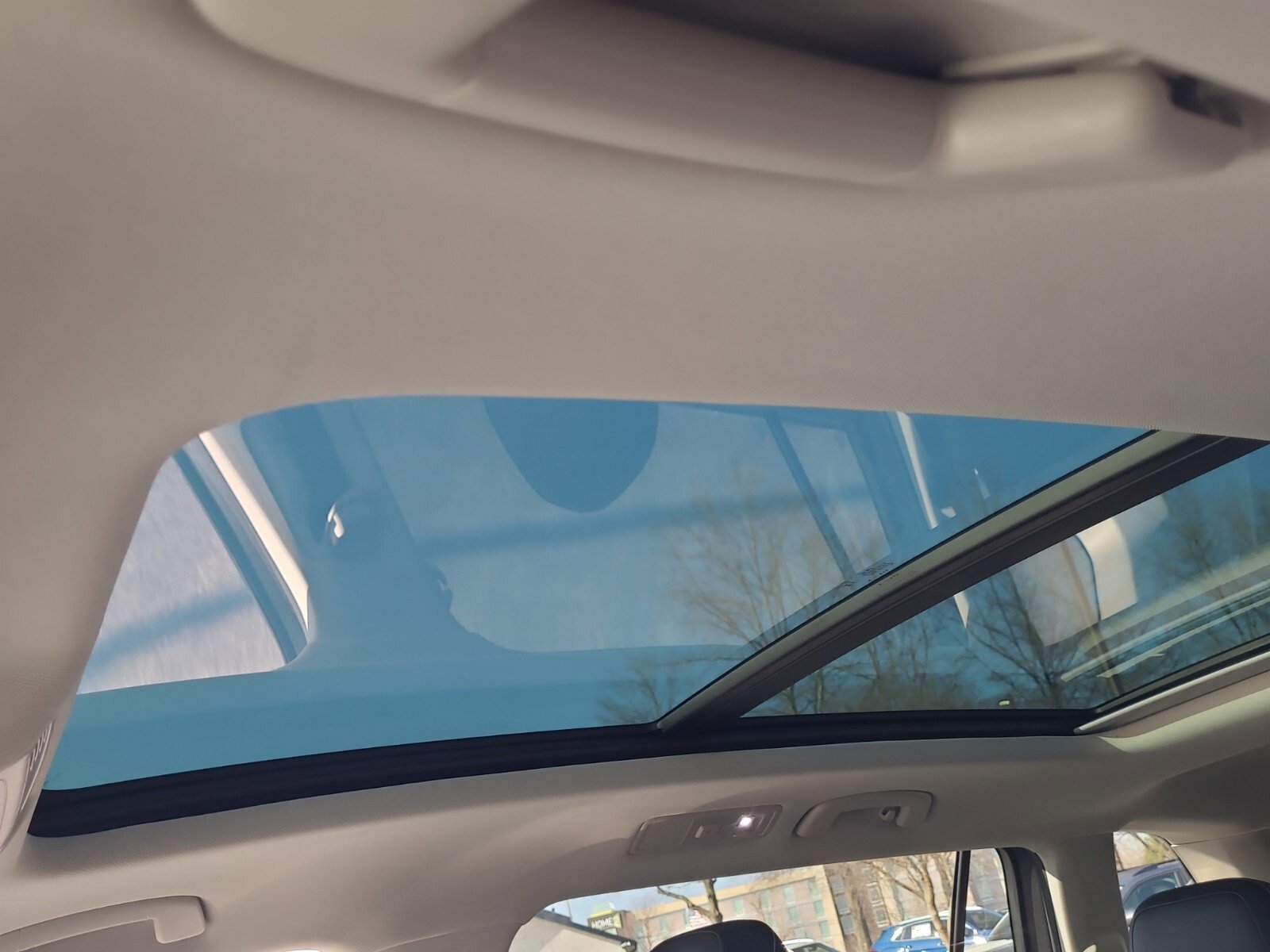 Used 2023 Volkswagen Tiguan SE image 16