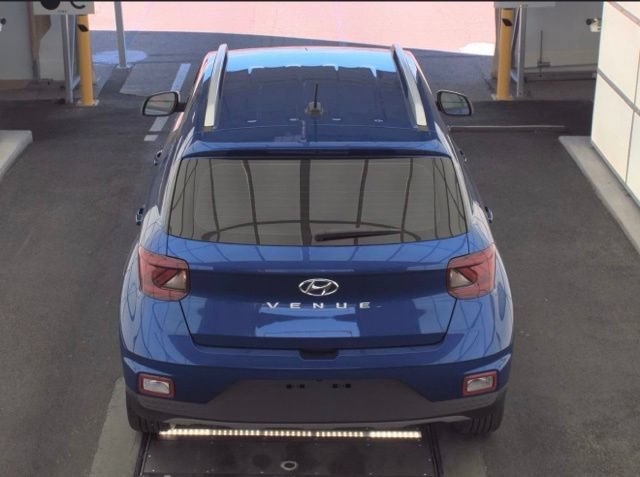 Used 2025 Hyundai Venue Limited FWD image 6