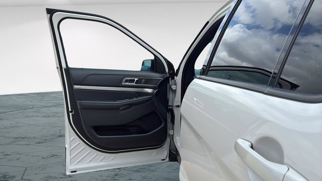 Used 2018 Ford Explorer XLT w/ Equipment Group 201A image 20