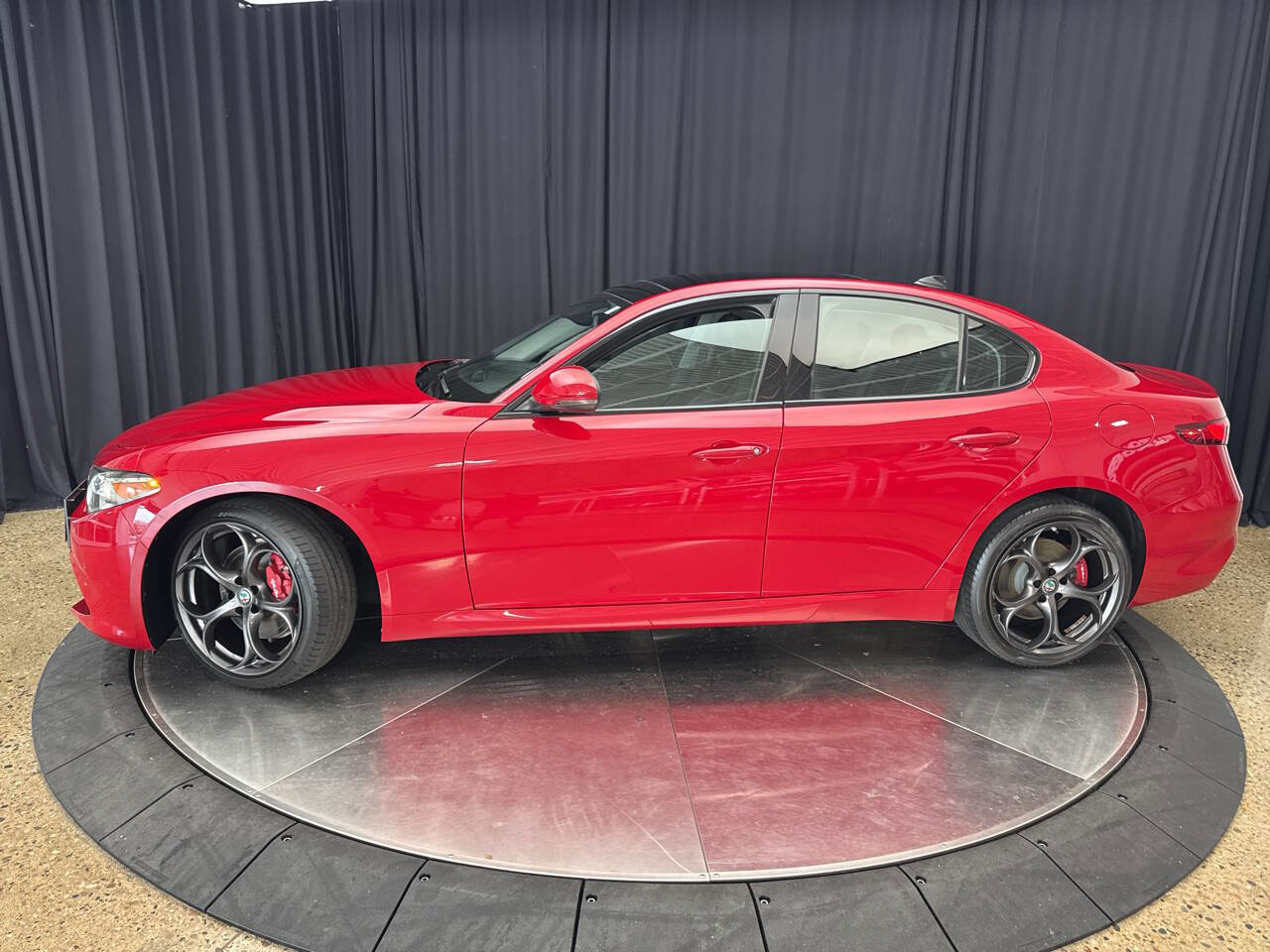 Used 2019 Alfa Romeo Giulia Ti Sport w/ Quick Order Package 22S Sport image 4