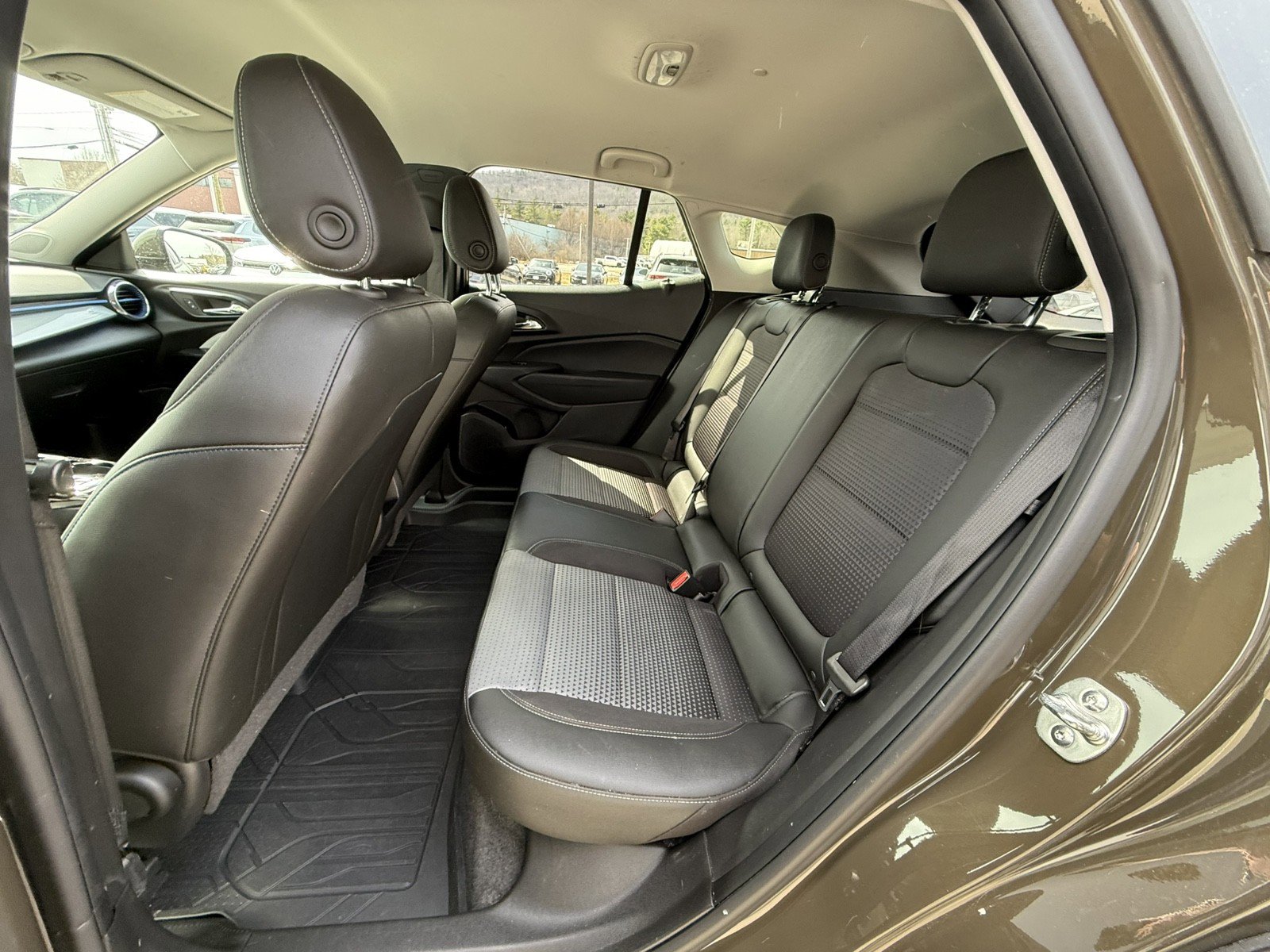 Used 2024 Chevrolet Trax LT w/ LT Convenience Package image 19