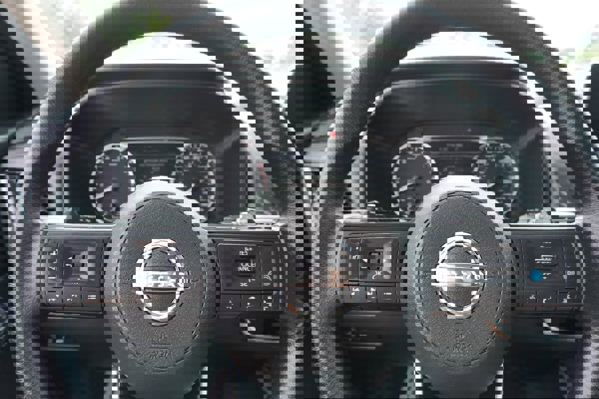 Used 2024 Nissan Rogue SV image 28