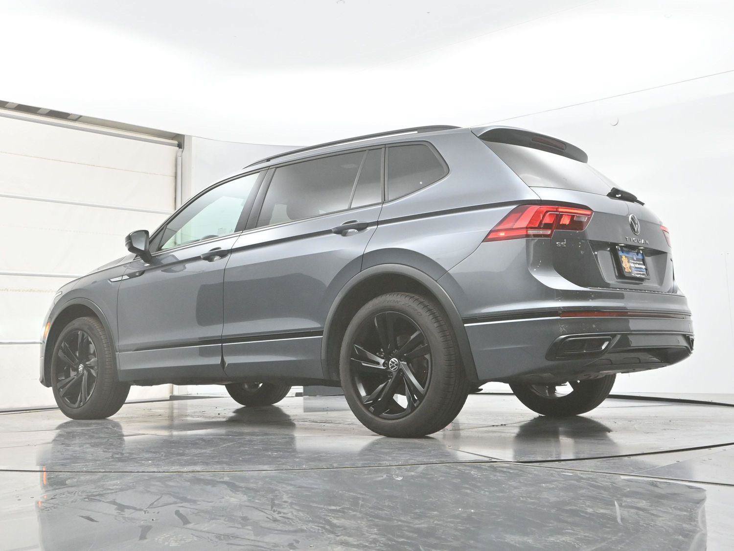 Certified 2023 Volkswagen Tiguan SE R-Line AWD/4WD image 29