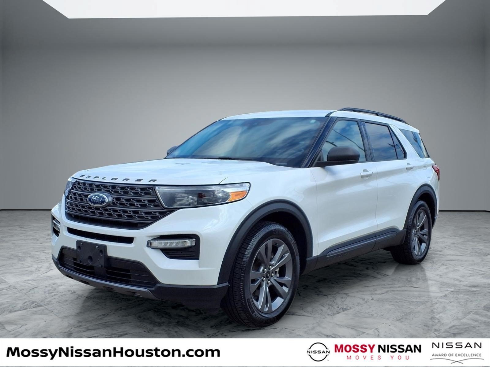 Used 2021 Ford Explorer XLT w/ Equipment Group 202A RWD image 4