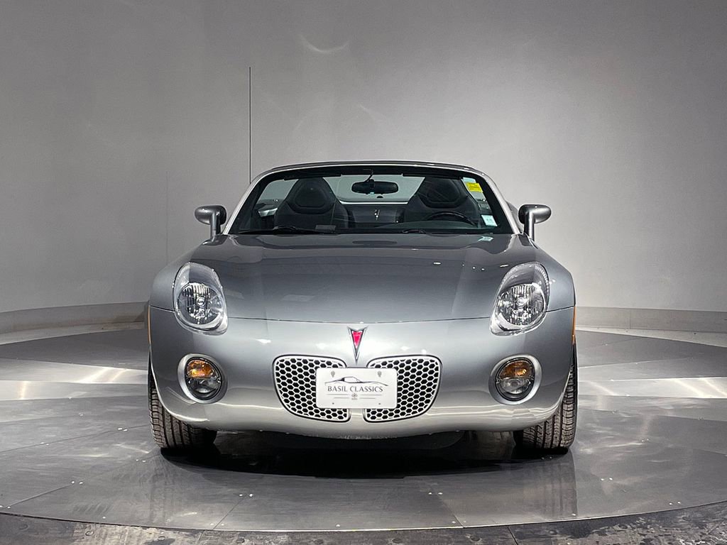 Used 2007 Pontiac Solstice Convertible w/ Premium Package RWD image 3