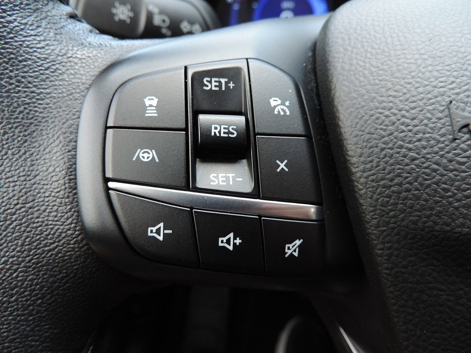 Used 2020 Ford Escape Titanium w/ Titanium Premium Package 2.0 image 24