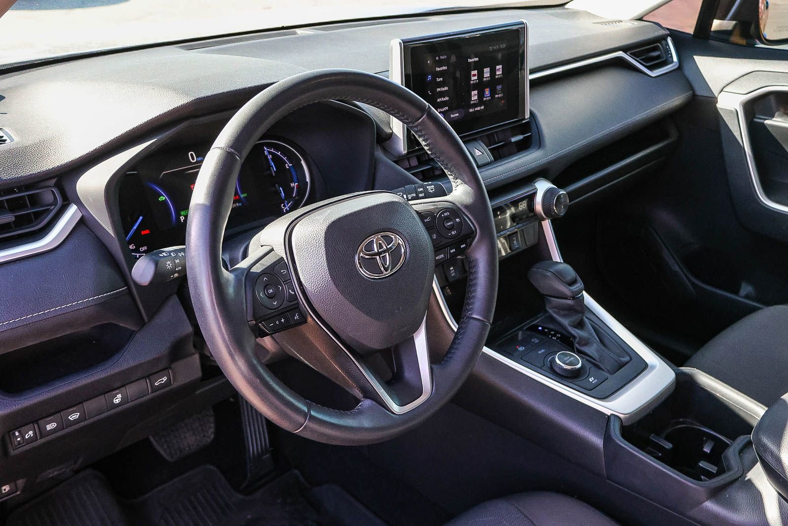 Used 2024 Toyota RAV4 XLE w/ Convenience Package image 29