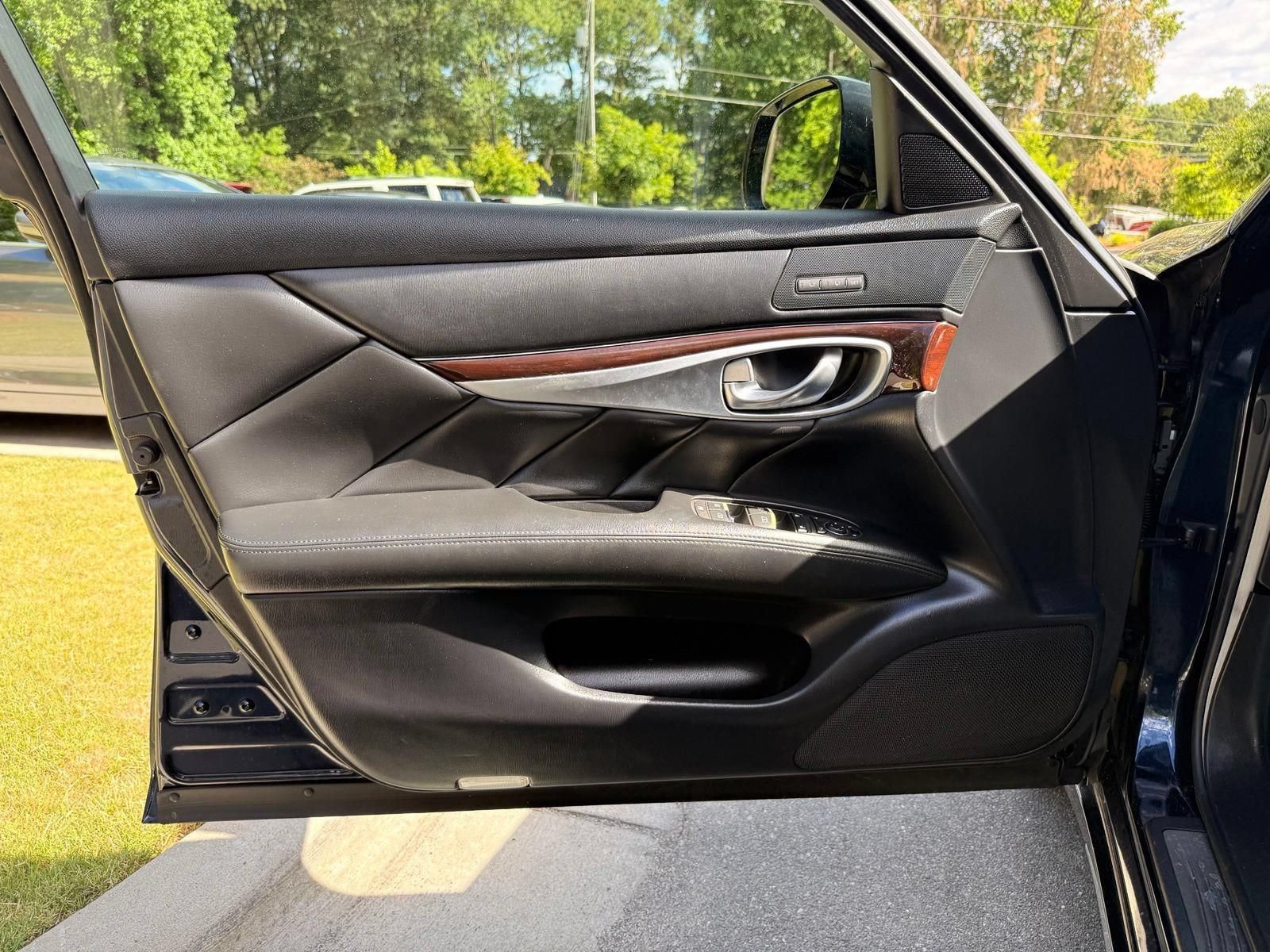 Used 2015 INFINITI Q70 L 3.7 RWD image 15