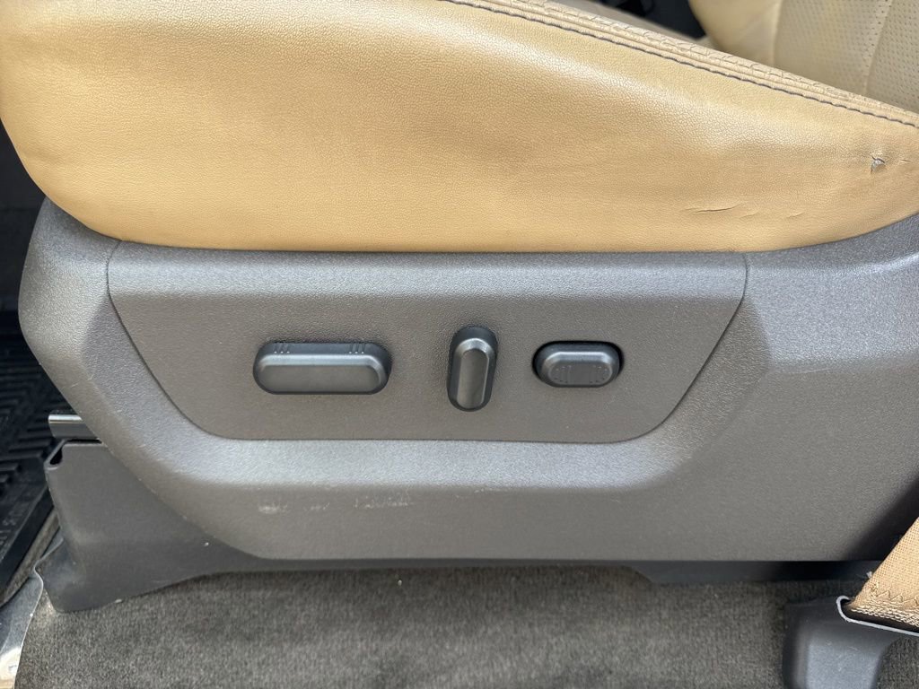 Used 2011 Ford F350 Lariat image 10