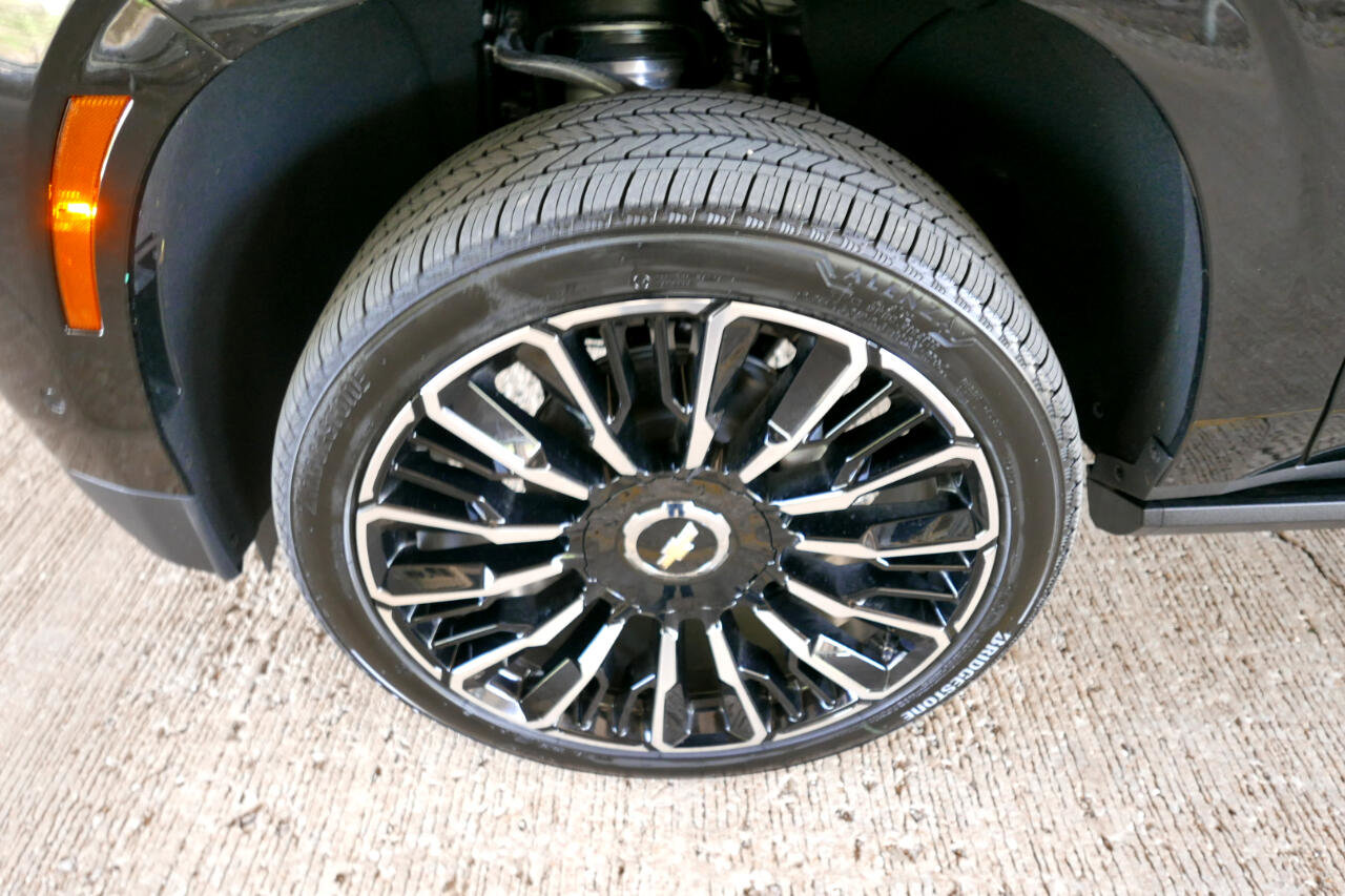 Used 2025 Chevrolet Suburban High Country image 46