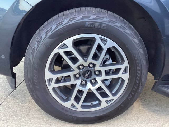 Used 2025 Ford Expedition Active AWD/4WD image 5