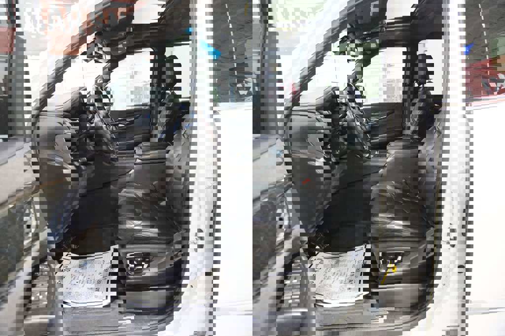 Used 2020 Cadillac Escalade ESV Platinum image 17