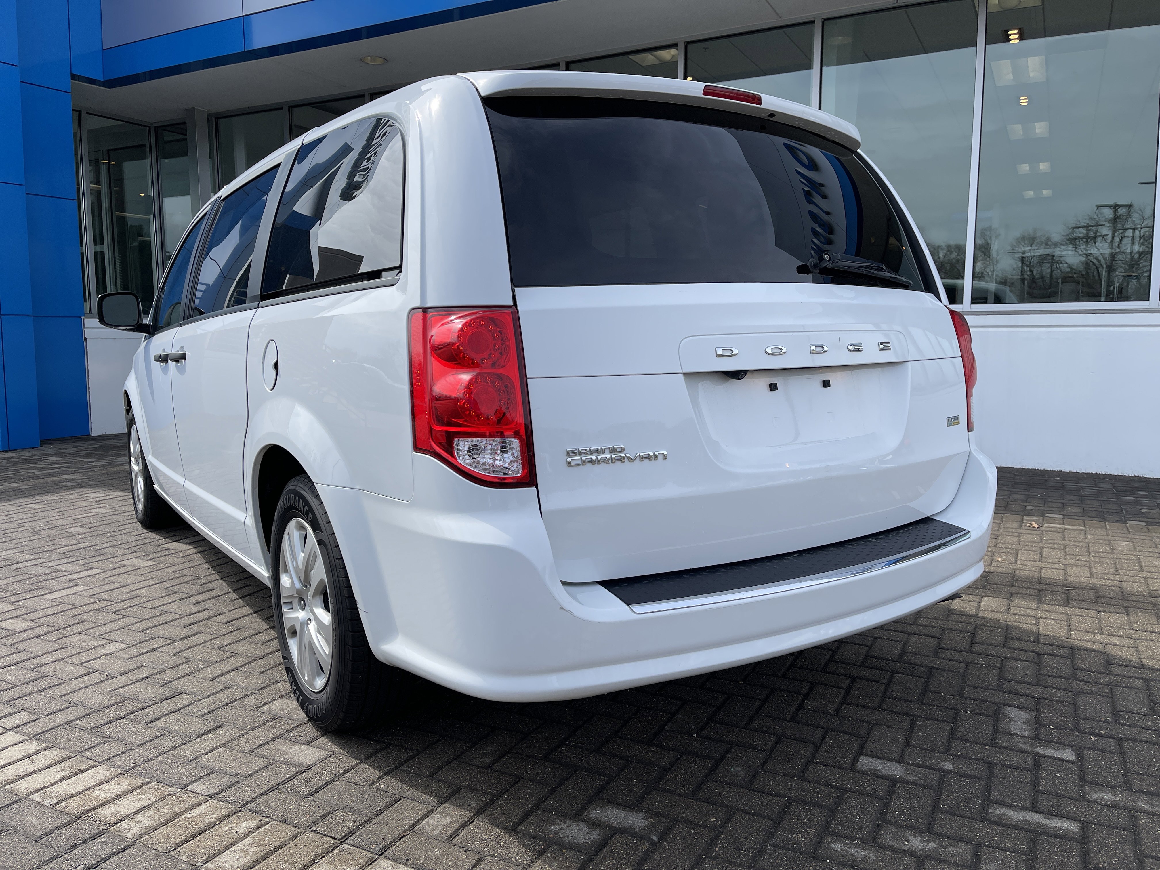 Used 2019 Dodge Grand Caravan SE image 3
