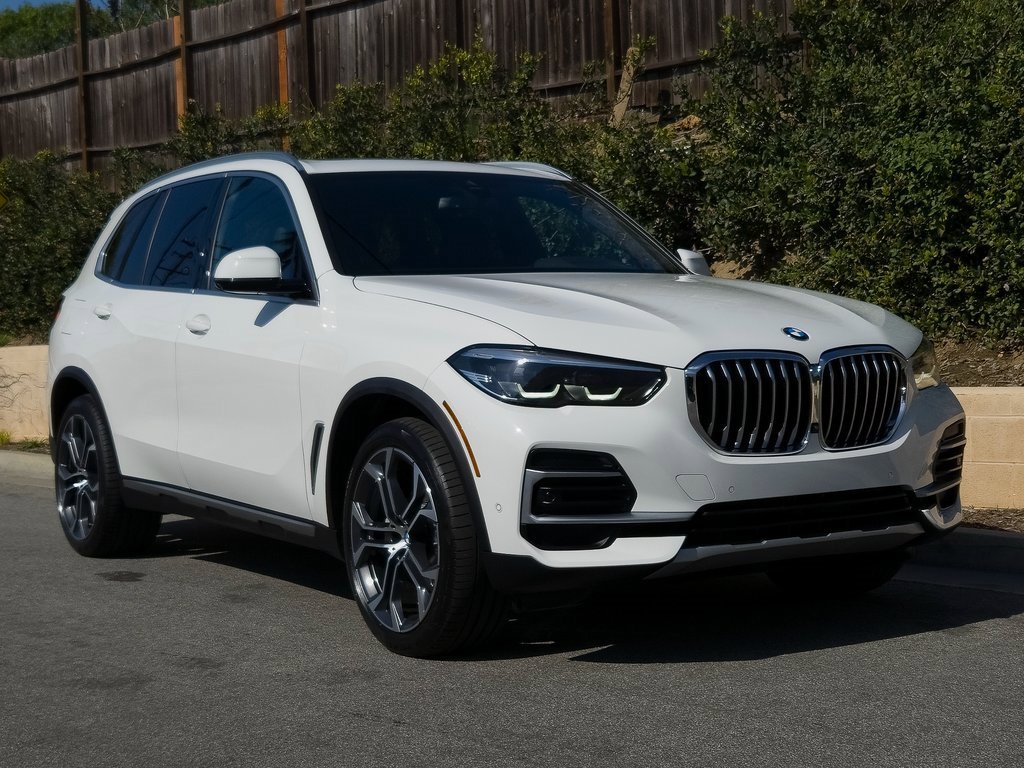 Used 2023 BMW X5 xDrive40i w/ Parking Assistance Package image 2