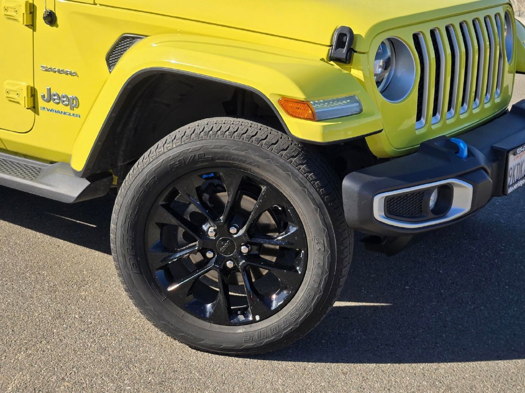 Used 2023 Jeep Wrangler Unlimited Sahara w/ Cold Weather Group AWD/4WD image 9