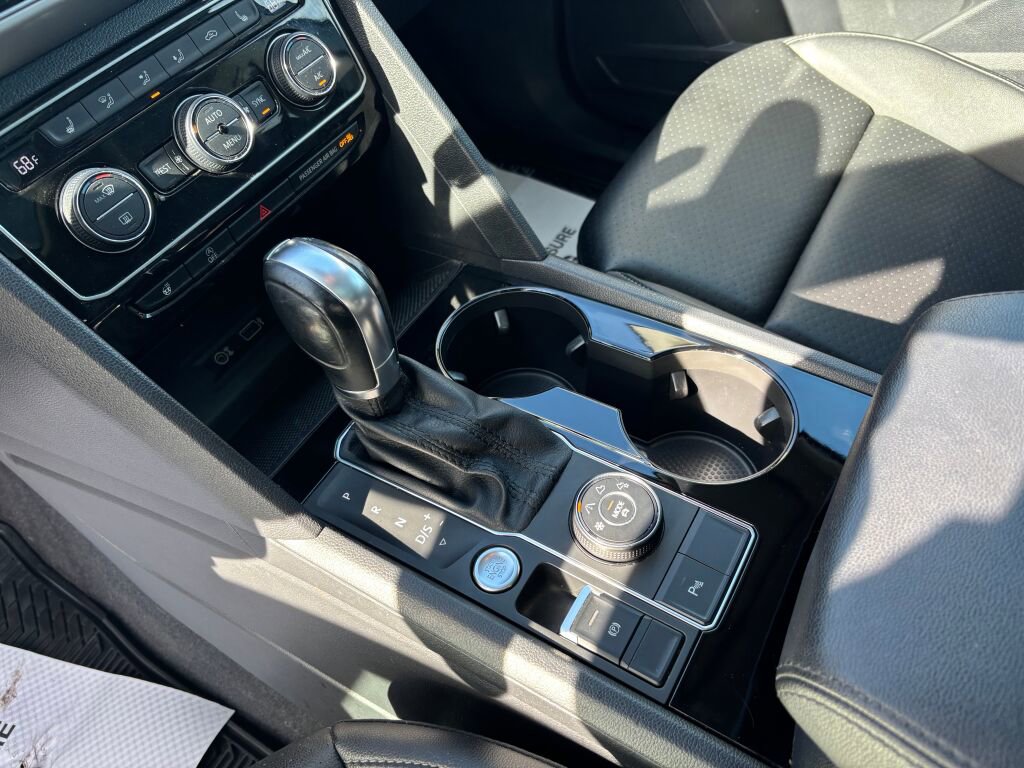 Used 2019 Volkswagen Atlas SEL R-Line image 18