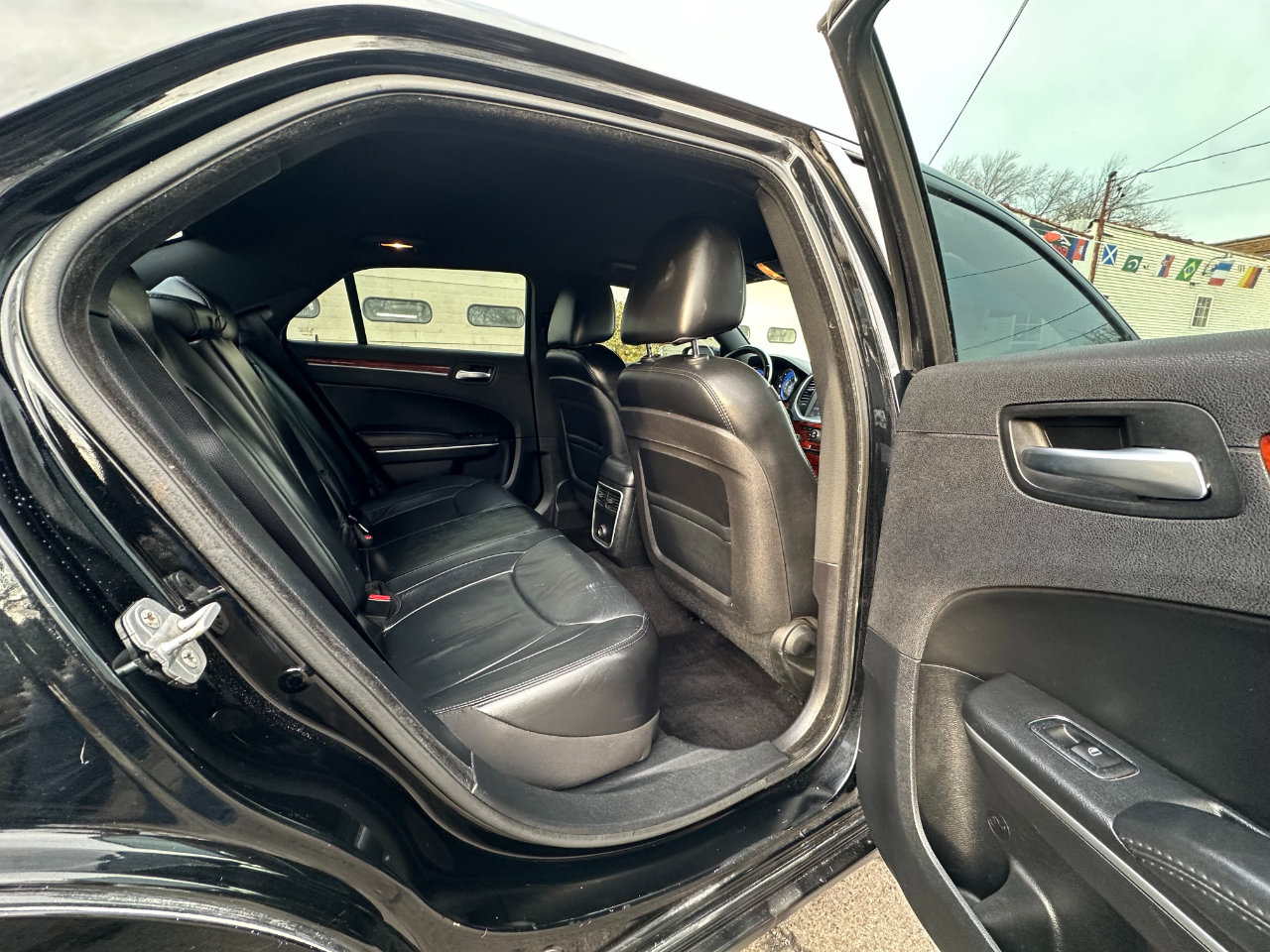 Used 2014 Chrysler 300 RWD image 33