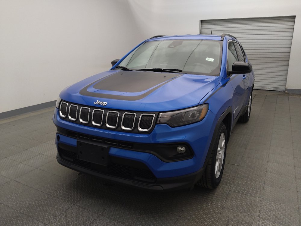 Used 2022 Jeep Compass Latitude w/ Mopar Graphics Package FWD image 15