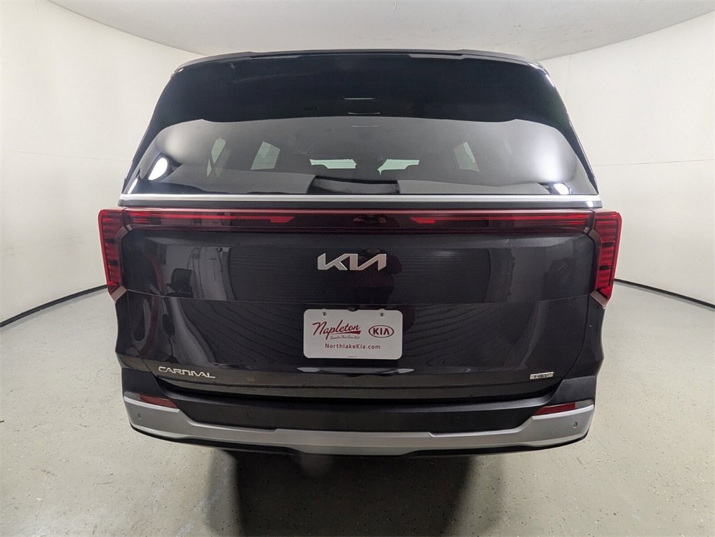 Used 2025 Kia Carnival EX image 6