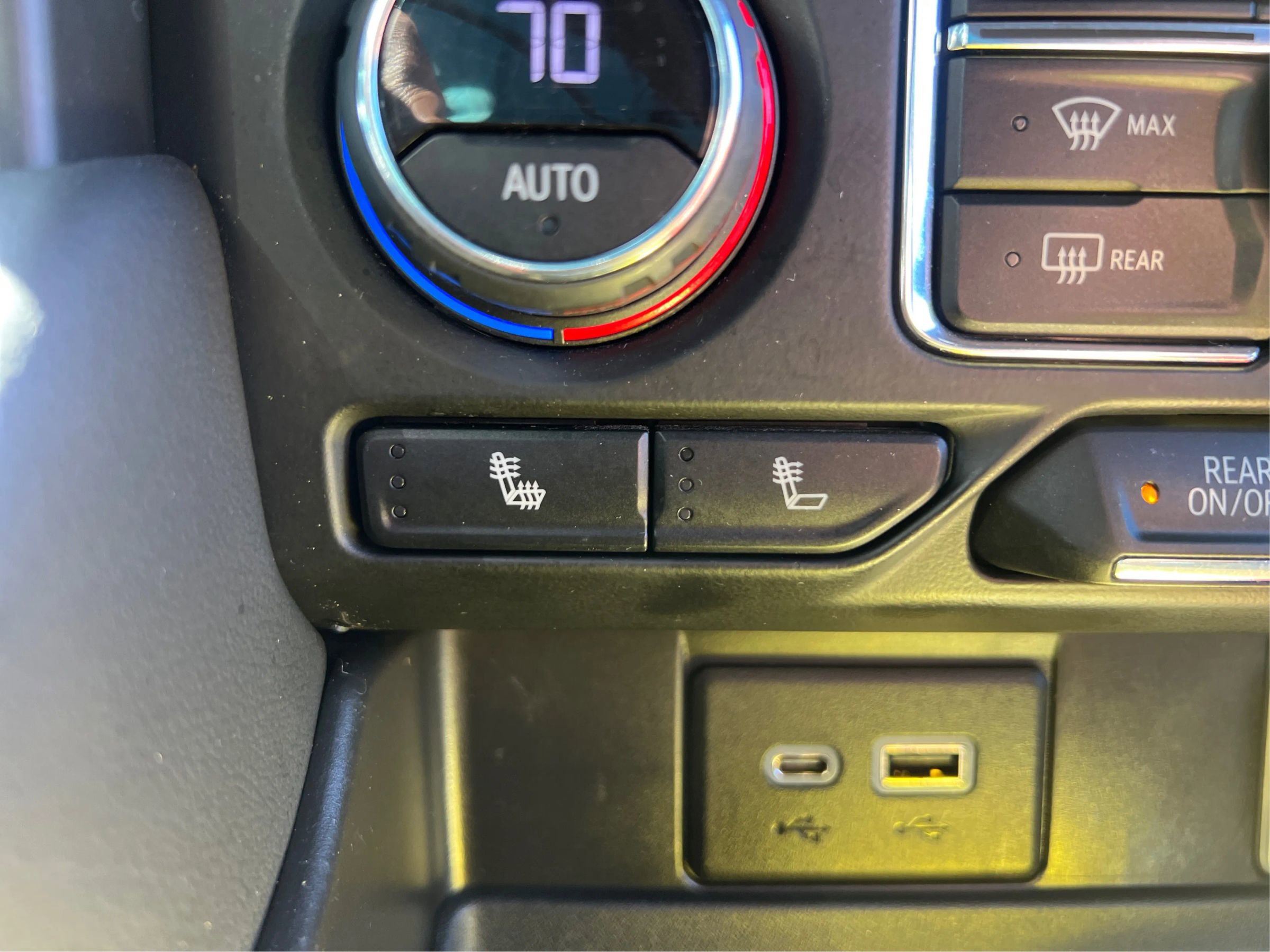 Used 2021 Chevrolet Suburban RST w/ Luxury Package image 36